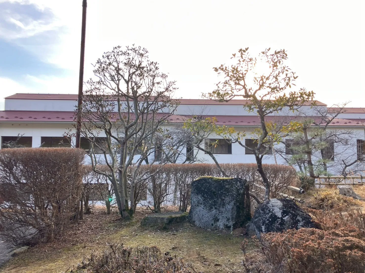 メナード青山リゾート様　庭木のメンテナンス